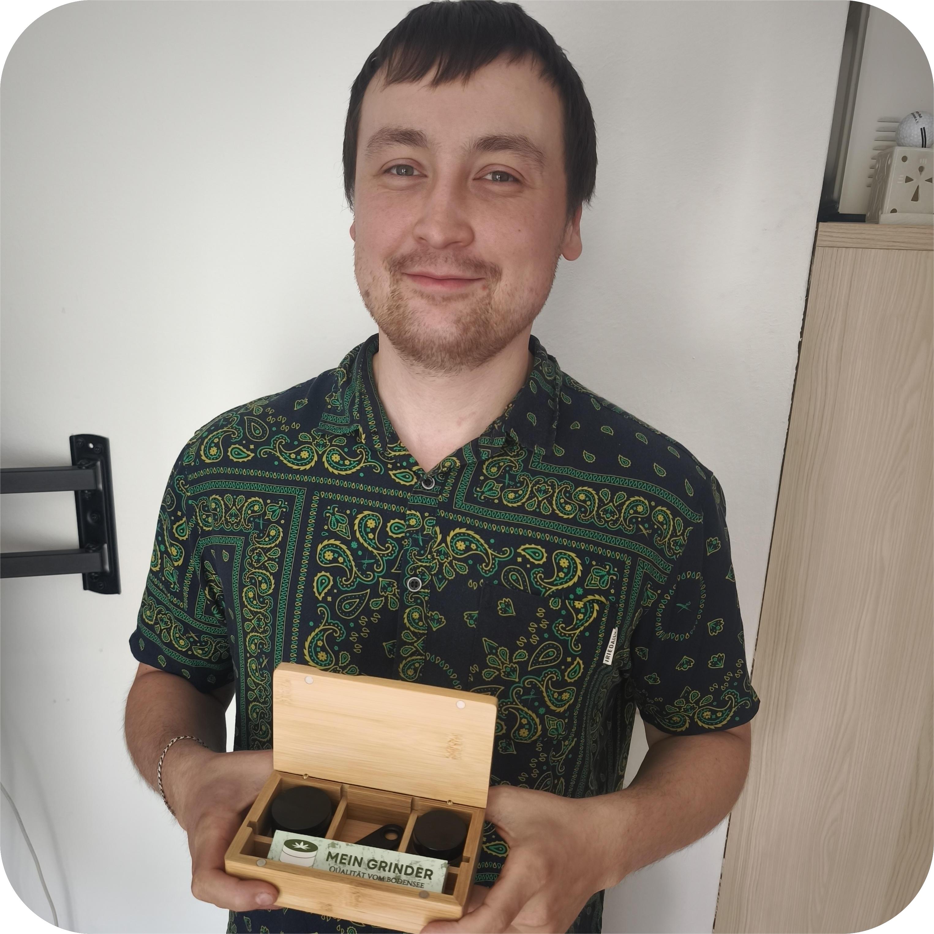 Hinter den Kulissen: Ein Interview mit Julian, dem Designer hinter den kultigen Mini-Stashboxen