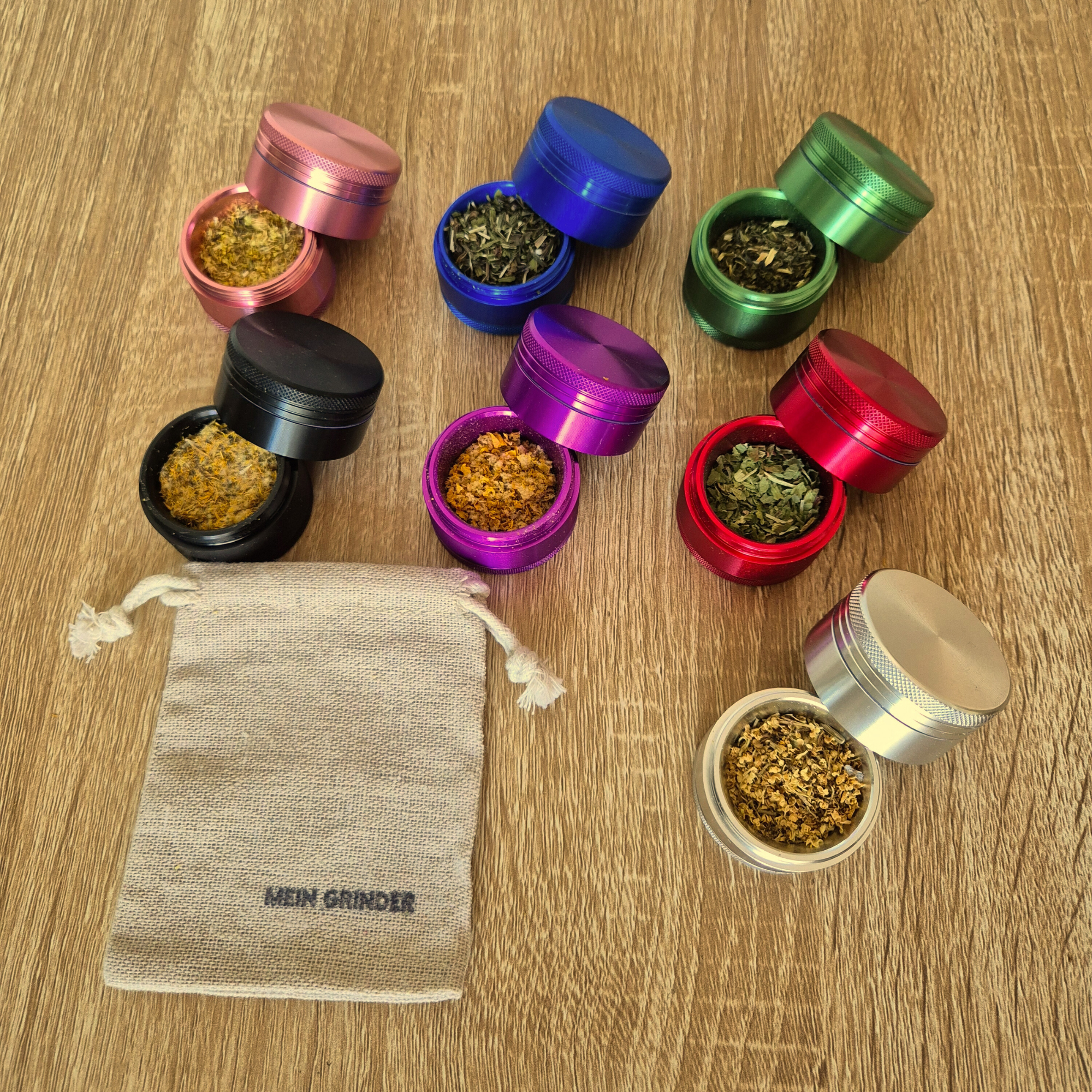 Hochwertige Edelstahl und Alu Grinder kaufen und personalisieren