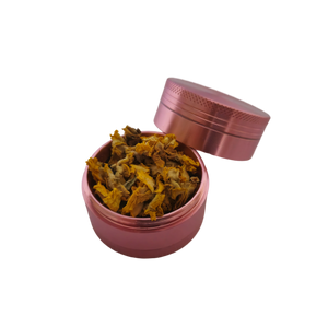 Grinder in Pink mit Kräutern